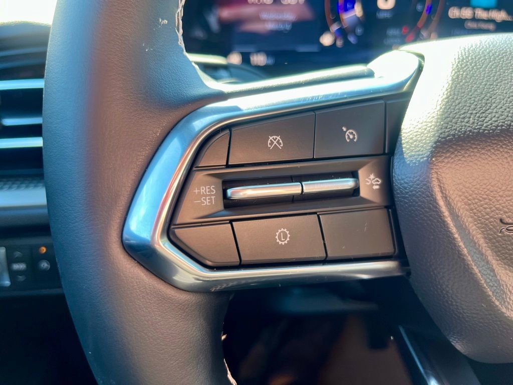 New 2025 Chevrolet Traverse LT w/ Driver Confidence Package image 17