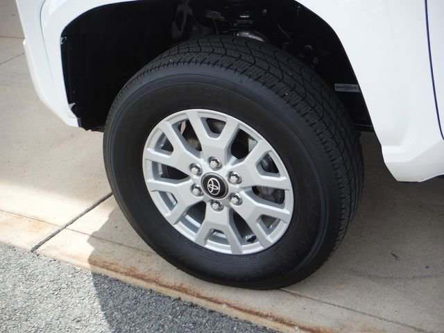 Used 2024 Toyota Tacoma SR5 AWD/4WD image 4