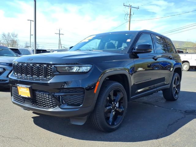 Certified 2023 Jeep Grand Cherokee Altitude AWD/4WD image 3