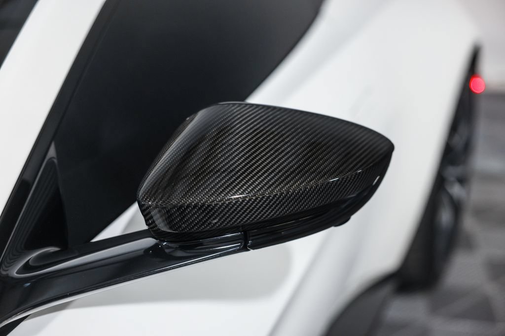 Used 2023 Aston Martin V8 Vantage Coupe RWD image 13