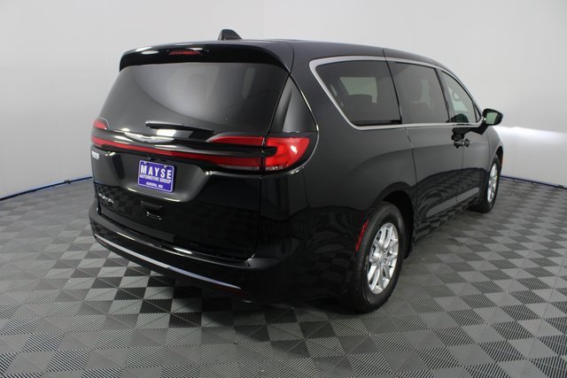 New 2026 Chrysler Pacifica Select image 27