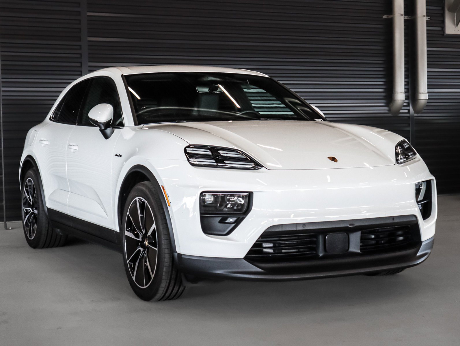 Certified 2025 Porsche Macan 4S Electric image 7