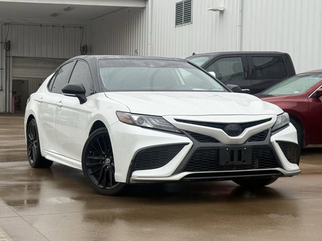 Used 2024 Toyota Camry XSE FWD image 2