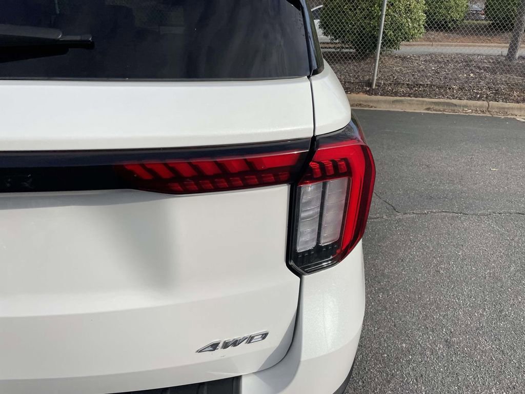 Used 2025 Ford Explorer ST-Line w/ ST-Line Street Pack image 18