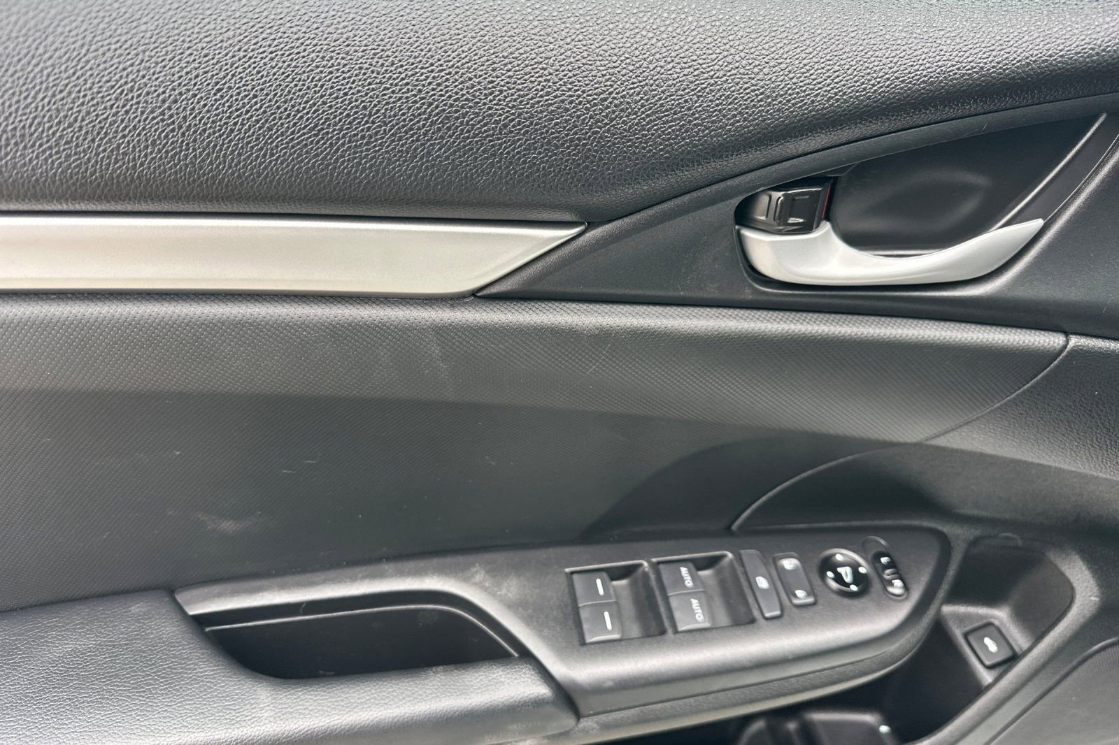 Used 2020 Honda Civic Sport image 11