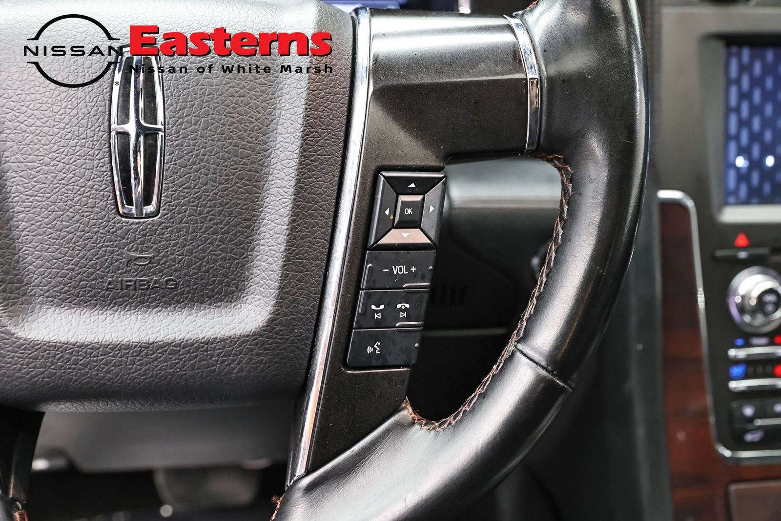 Used 2016 Lincoln Navigator Reserve AWD/4WD image 17