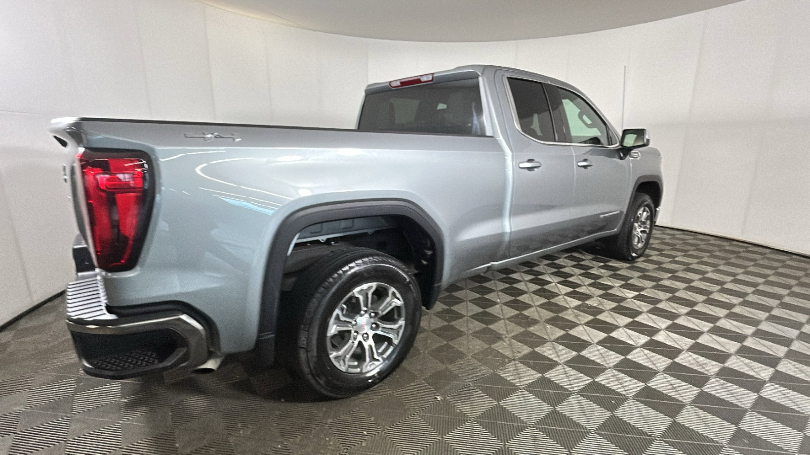New 2026 GMC Sierra 1500 SLE AWD/4WD image 2