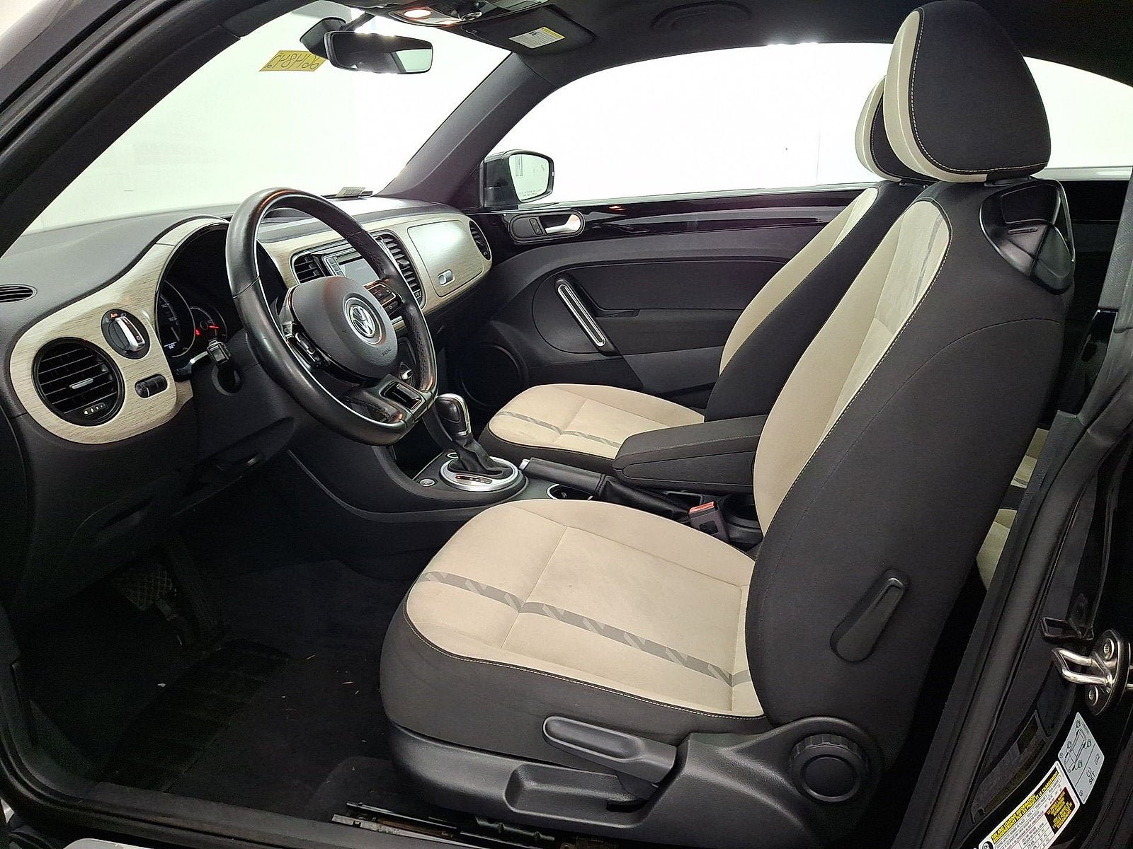 Used 2018 Volkswagen Beetle 2.0T Coast FWD image 3