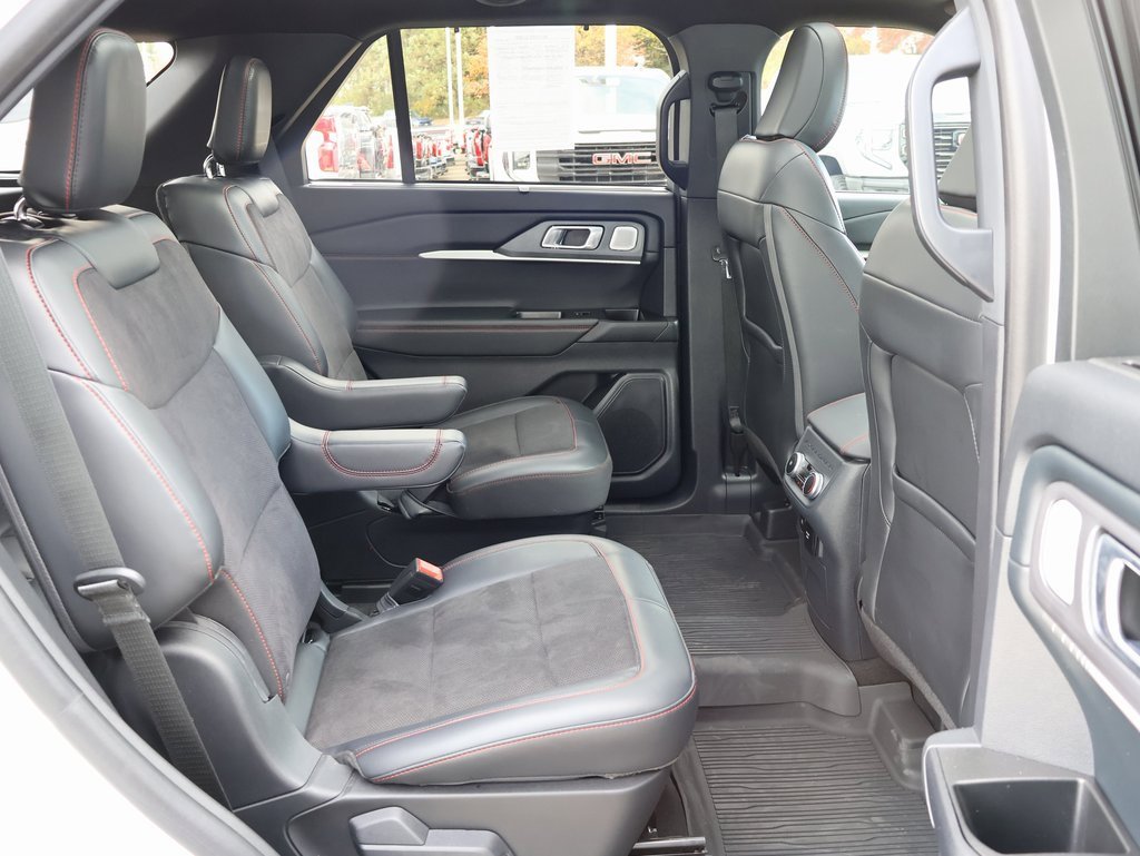 Used 2025 Ford Explorer ST image 35