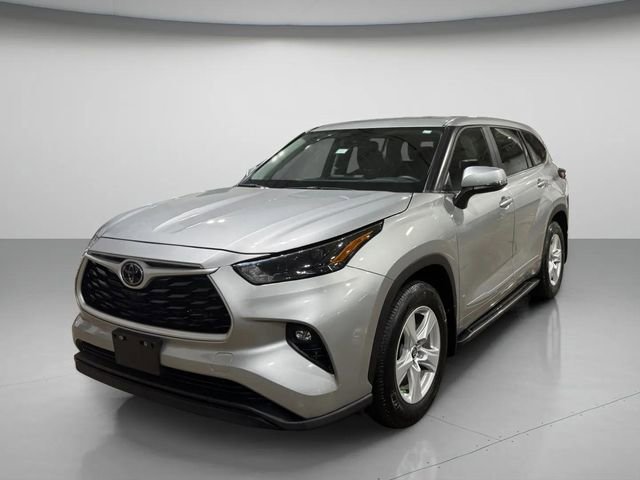 Used 2024 Toyota Highlander LE image 8