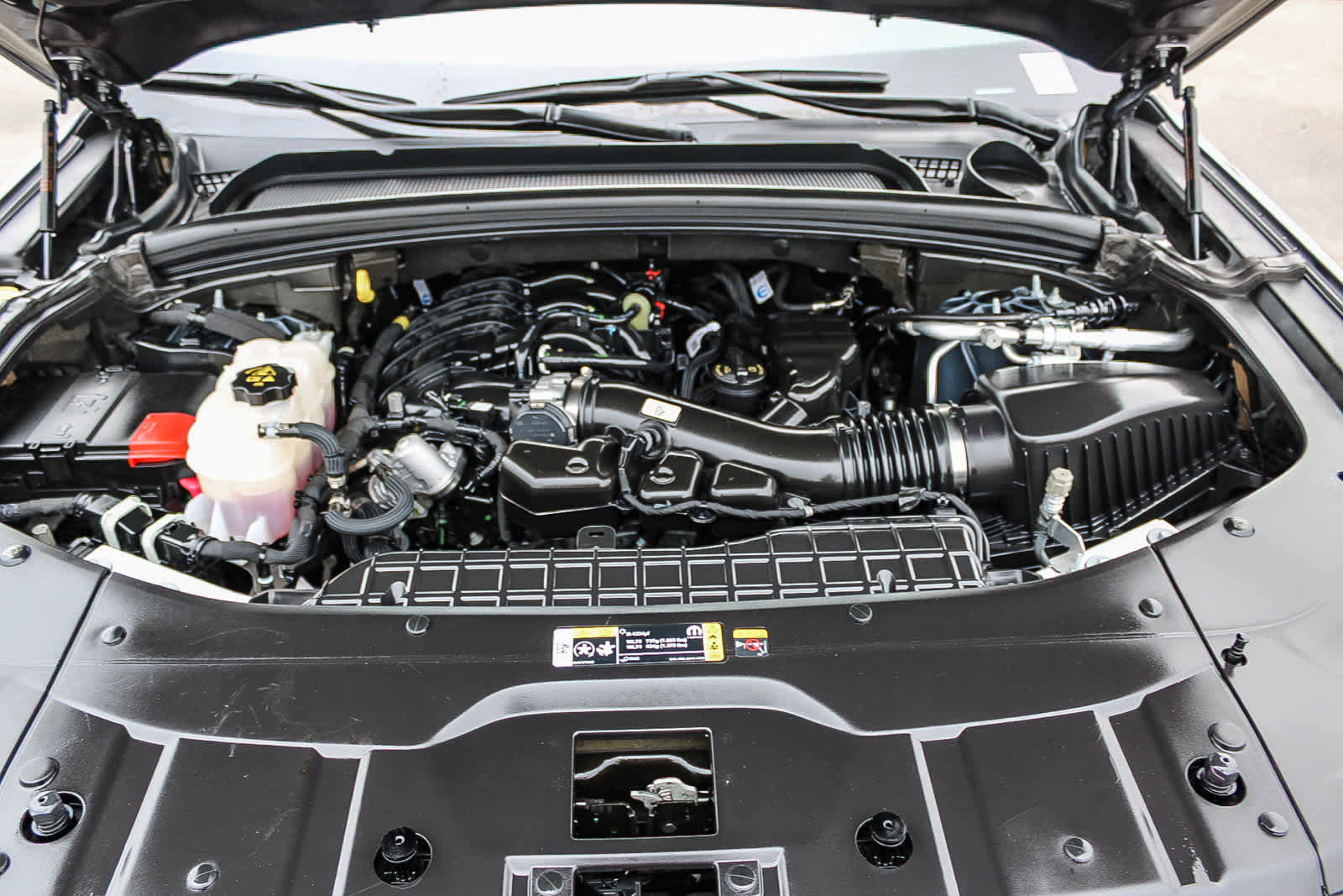 Used 2025 Jeep Grand Cherokee L Laredo image 27