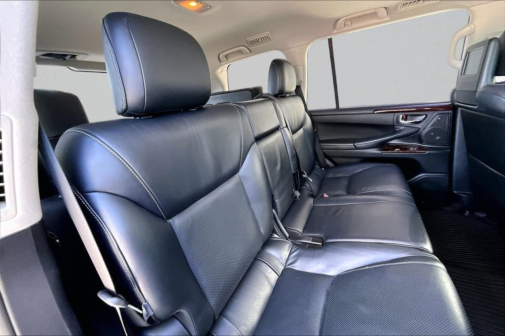 Used 2013 Lexus LX 570 4WD w/ Luxury Pkg image 26