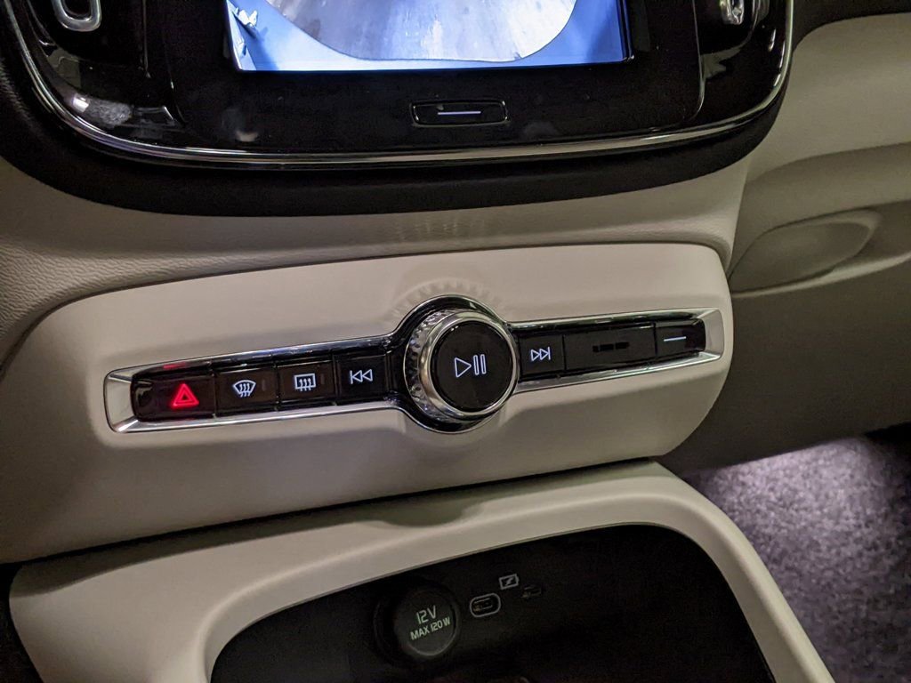 New 2026 Volvo XC40 B5 Ultra w/ Protection Package Premier image 18