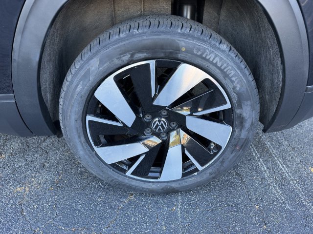 Used 2024 Volkswagen Atlas Cross Sport SE FWD image 43