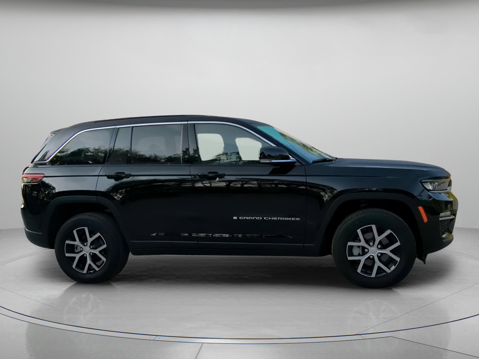 Used 2025 Jeep Grand Cherokee Limited AWD/4WD image 34