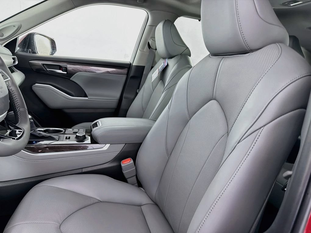 New 2026 Toyota Highlander Limited AWD/4WD image 32