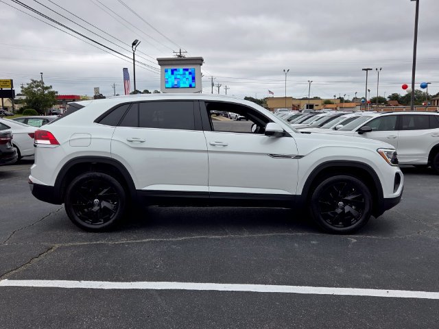 New 2026 Volkswagen Atlas Cross Sport SE FWD image 14