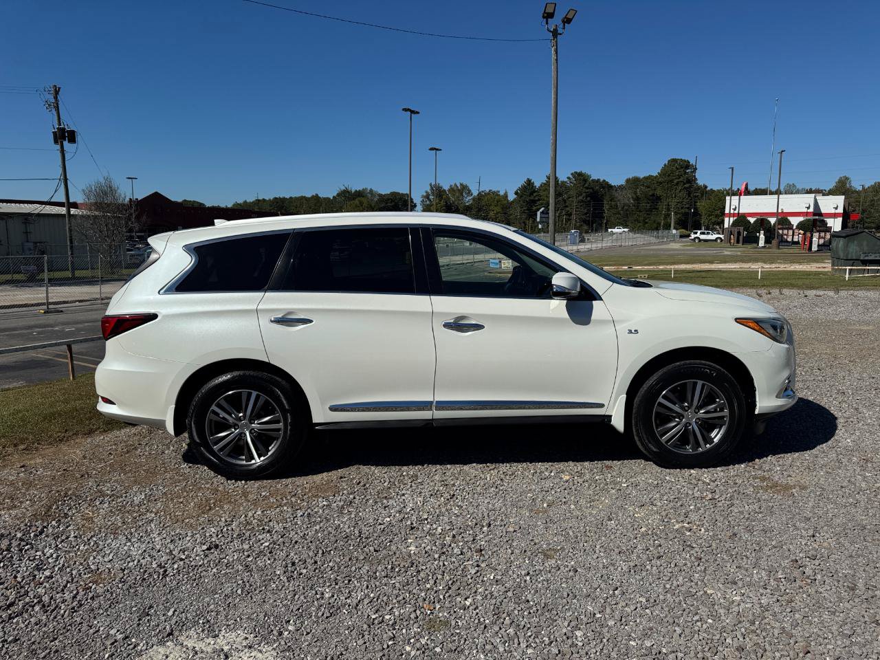 Used 2020 INFINITI QX60 Luxe w/ Essential Package AWD/4WD image 2