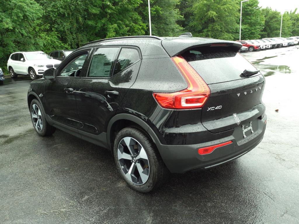 New 2025 Volvo XC40 B5 Plus w/ Climate Package image 7