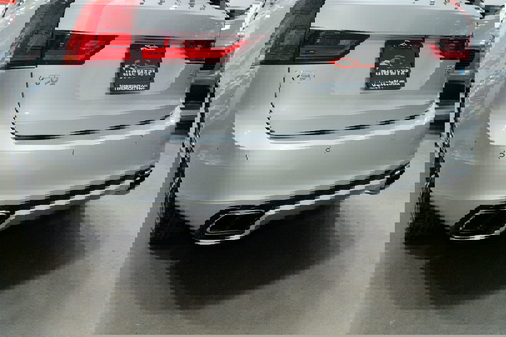 Used 2019 Volvo V90 T5 R-Design w/ Protection Package Premier image 11