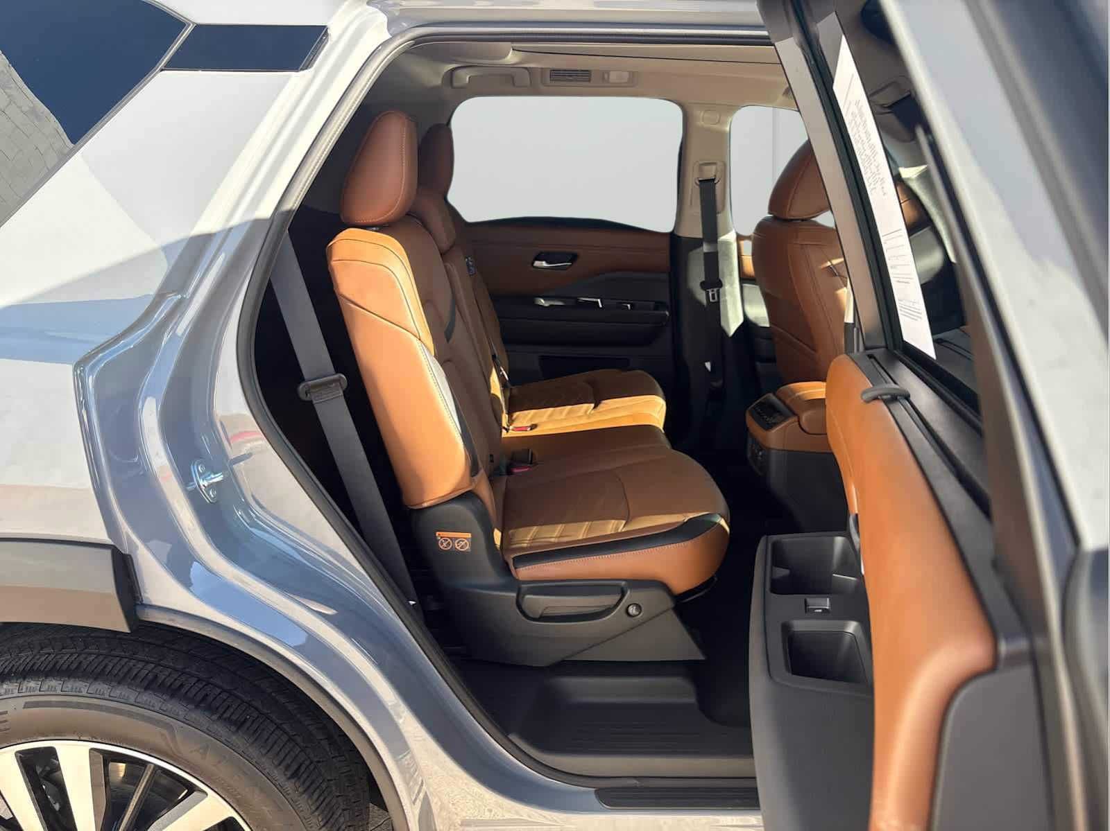 Used 2025 Nissan Pathfinder Platinum w/ Cargo Package FWD image 15