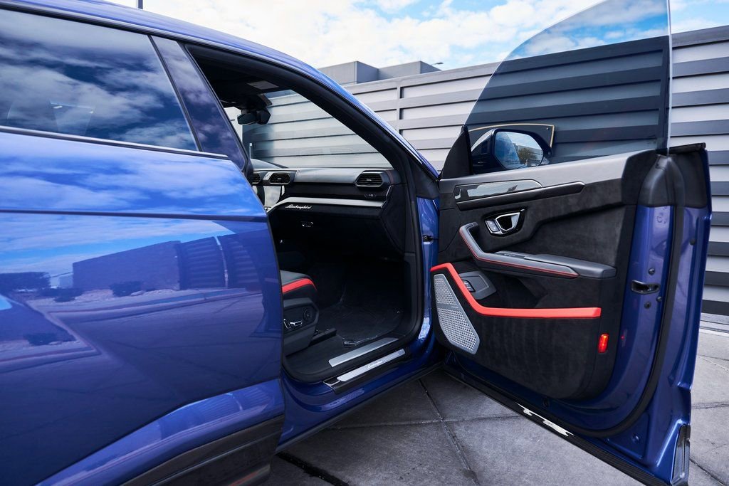 Used 2024 Lamborghini Urus Performante image 32