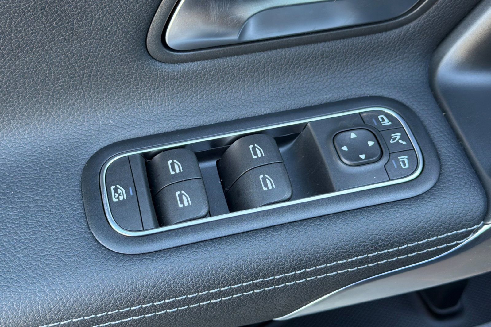 Used 2025 Mercedes-Benz CLA 250 4MATIC image 12