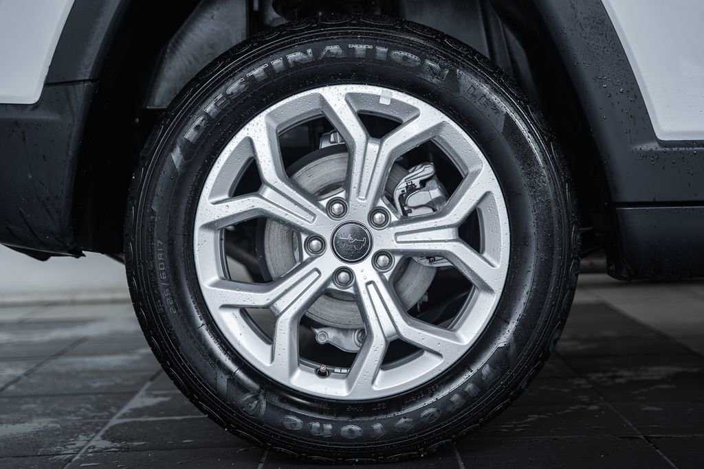 Certified 2025 Jeep Compass Latitude w/ Sun & Sound Group image 23