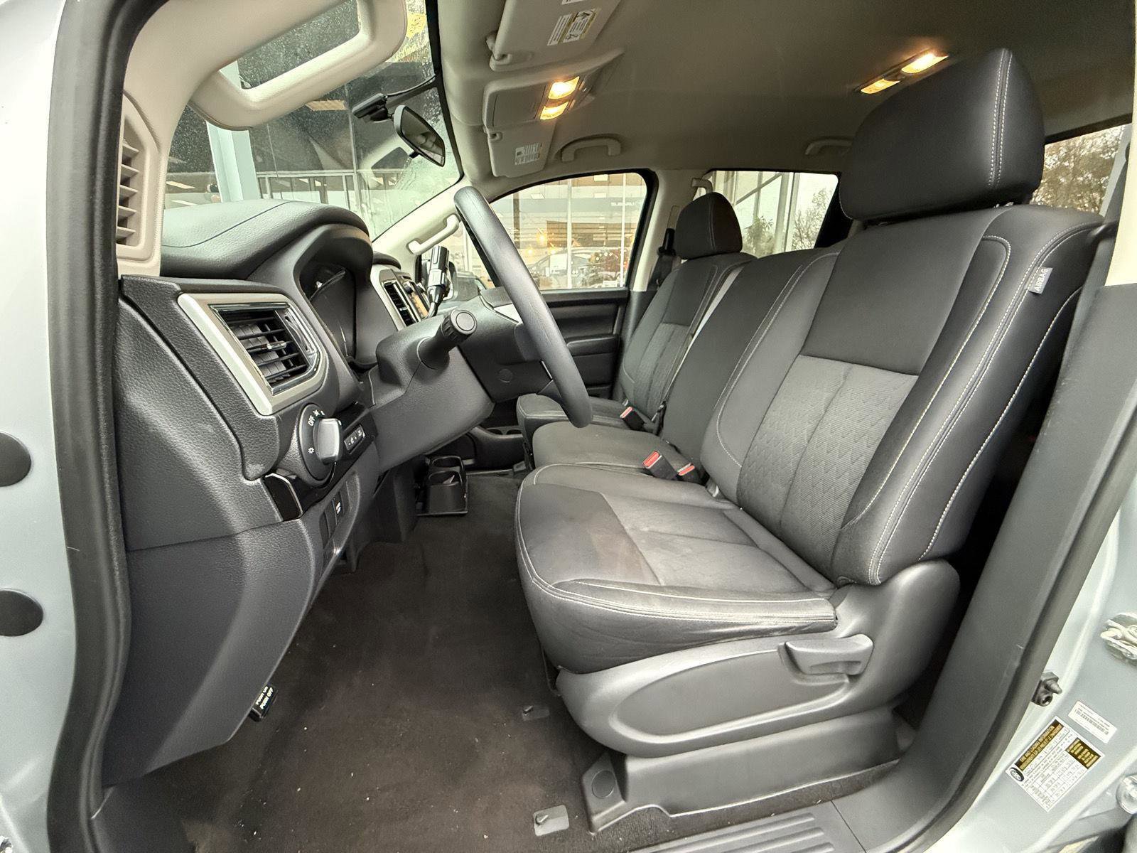 Used 2019 Nissan Titan SV image 15
