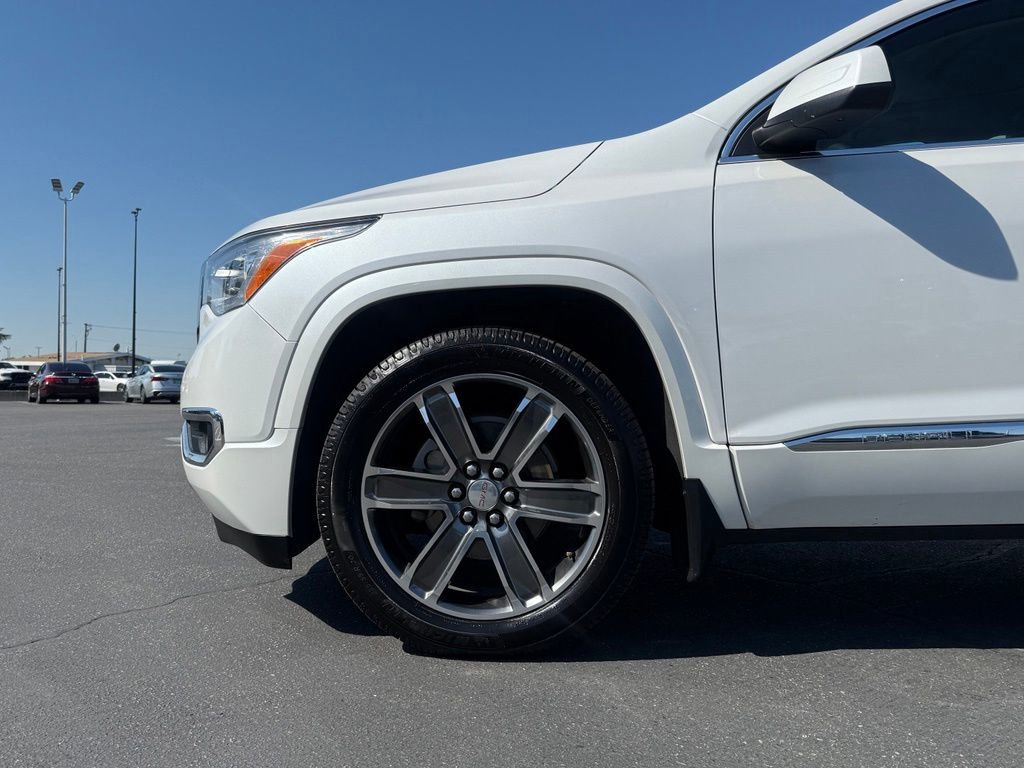 Used 2017 GMC Acadia Denali w/ Technology Package AWD/4WD image 4