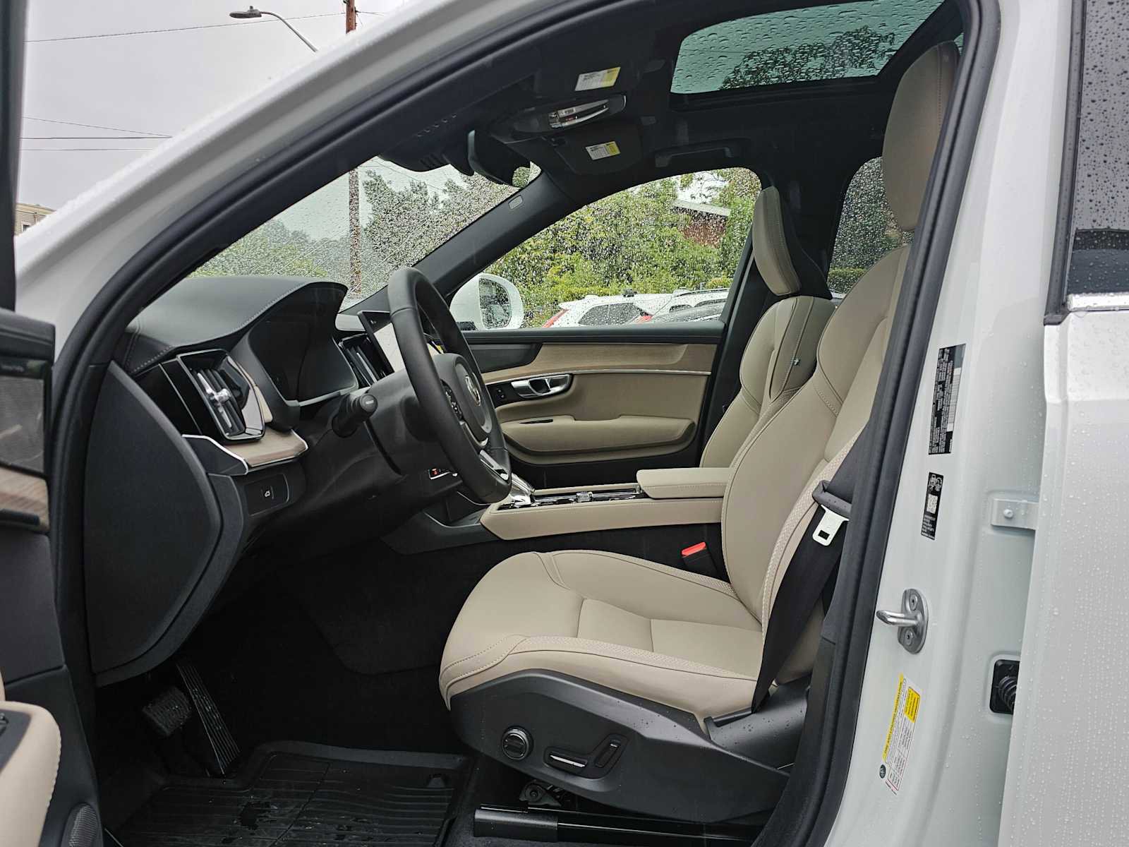 New 2026 Volvo XC90 B6 Plus w/ Protection Package Premier image 20