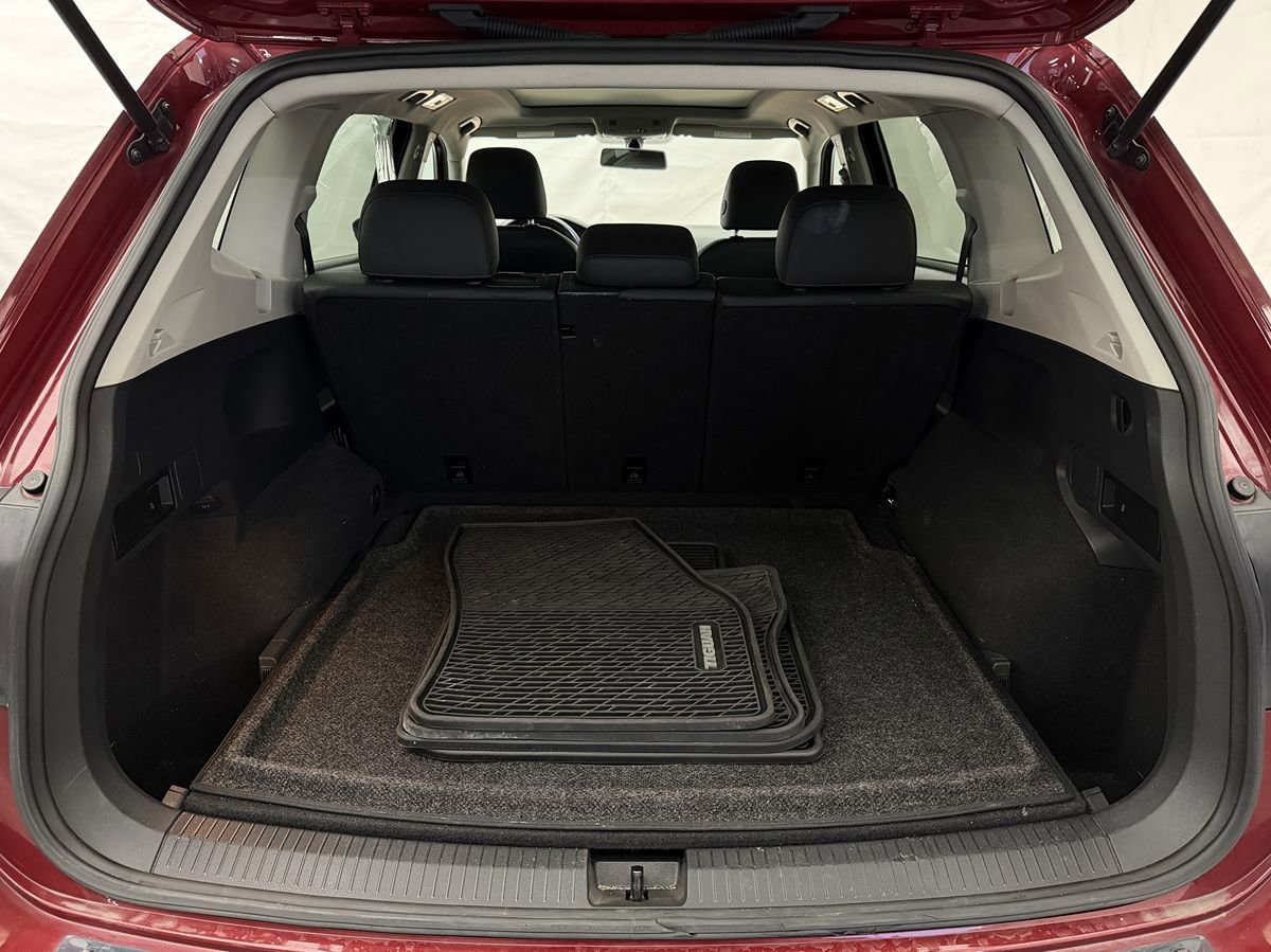 Used 2020 Volkswagen Tiguan SE w/ Panoramic Sunroof Package AWD/4WD image 38