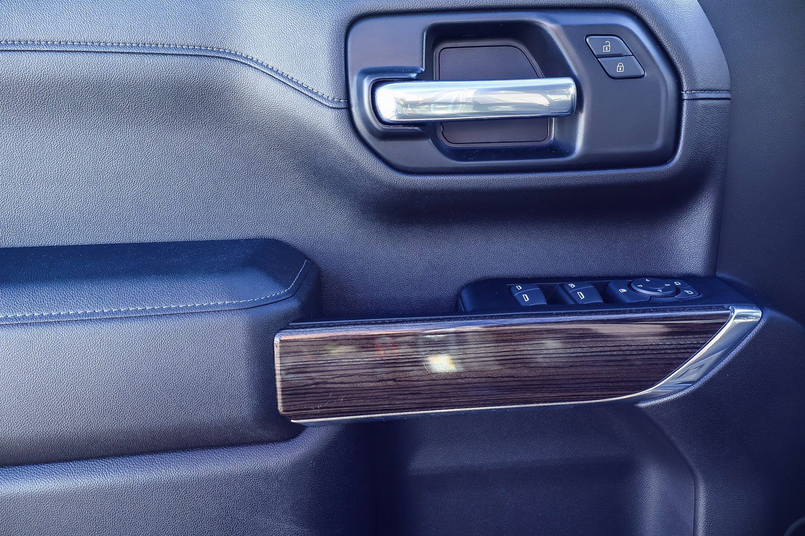 Used 2022 Chevrolet Silverado 1500 LT image 10