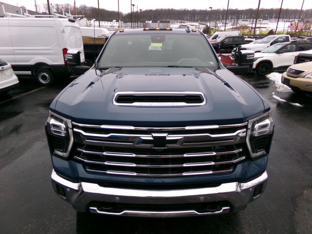 Used 2024 Chevrolet Silverado 3500 LTZ w/ LTZ Plus Package image 4
