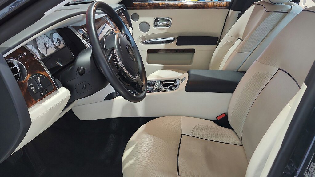 Used 2013 Rolls-Royce Ghost RWD image 14