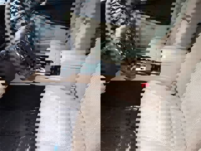 Used 2014 Toyota Camry L image 17