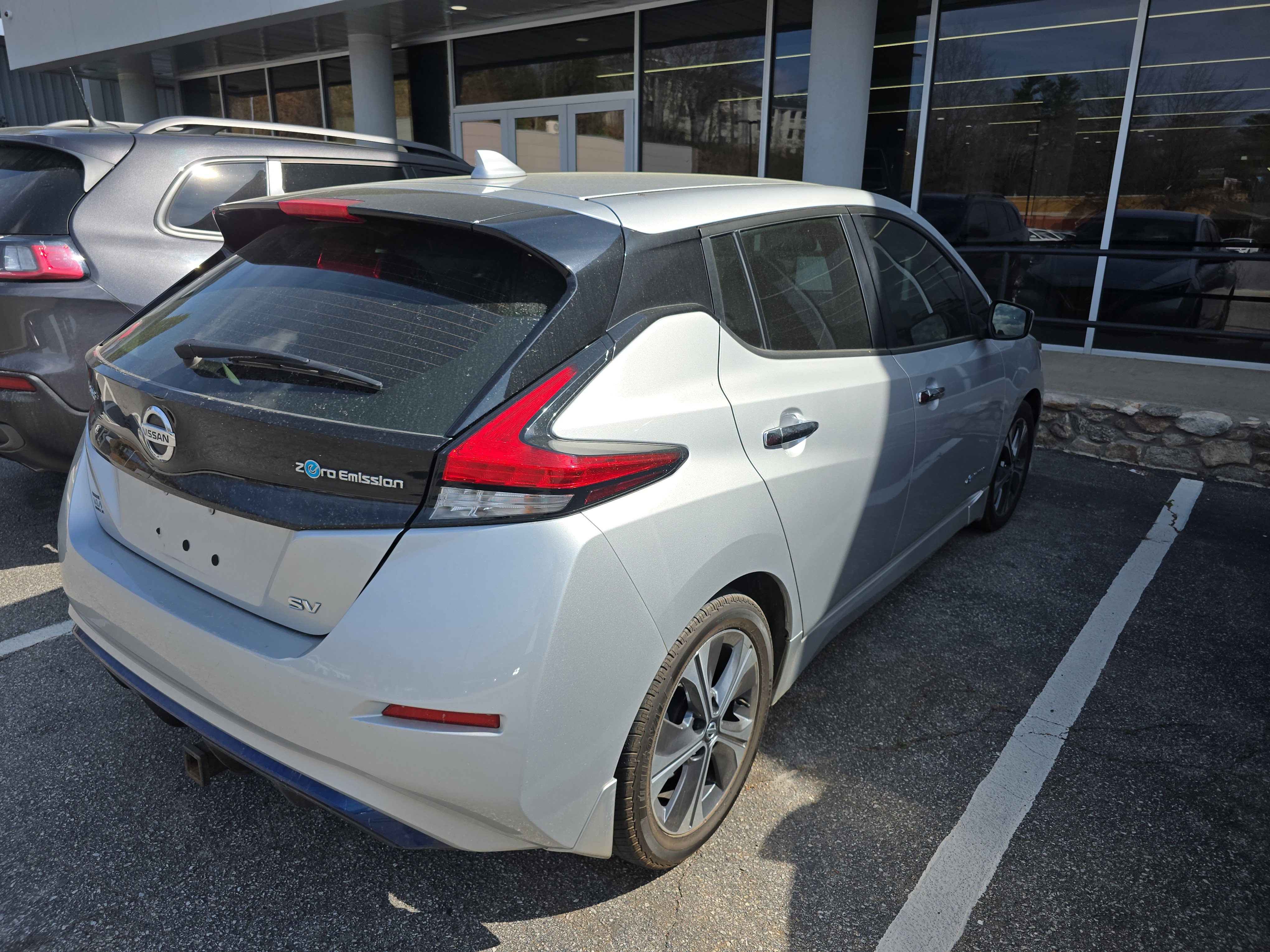 Used 2018 Nissan Leaf SV w/ SV Technology Package image 2