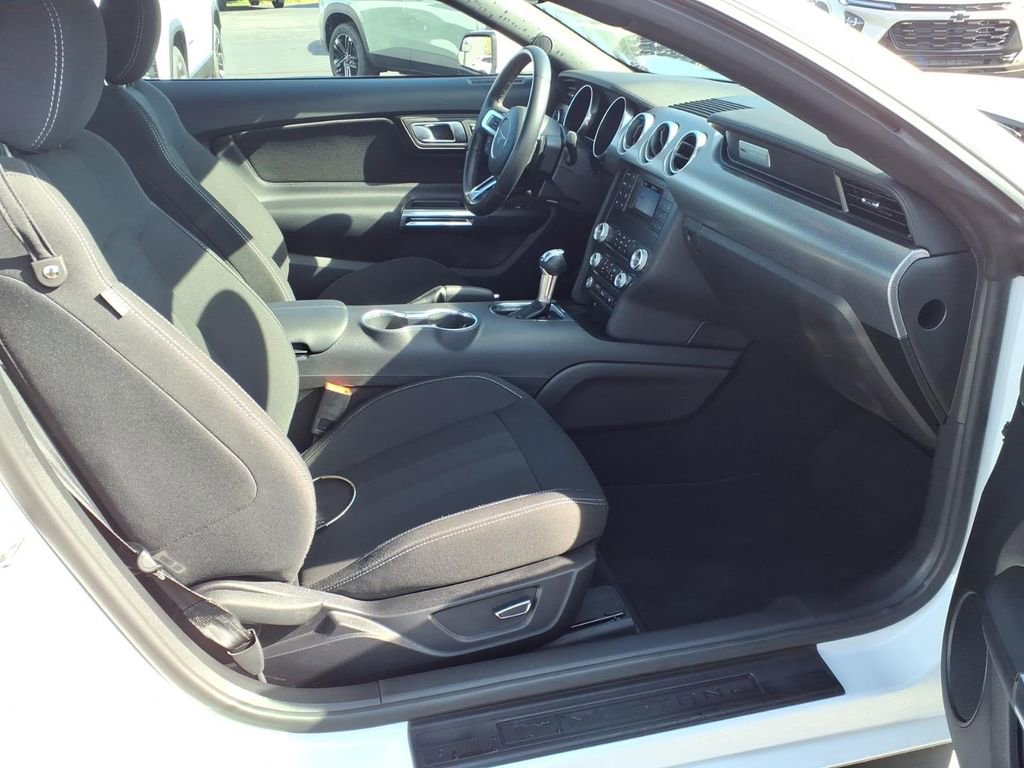 Used 2019 Ford Mustang GT w/ Black Accent Package RWD image 4