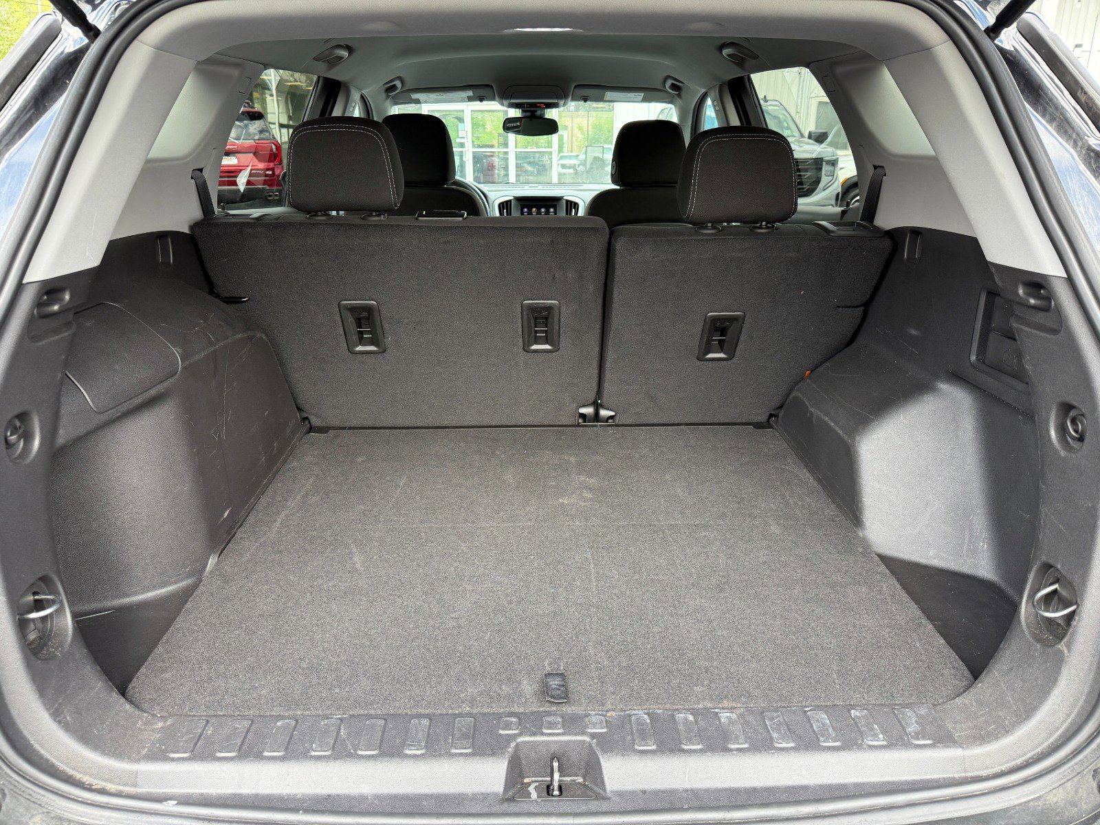 Used 2024 GMC Terrain SLE image 18