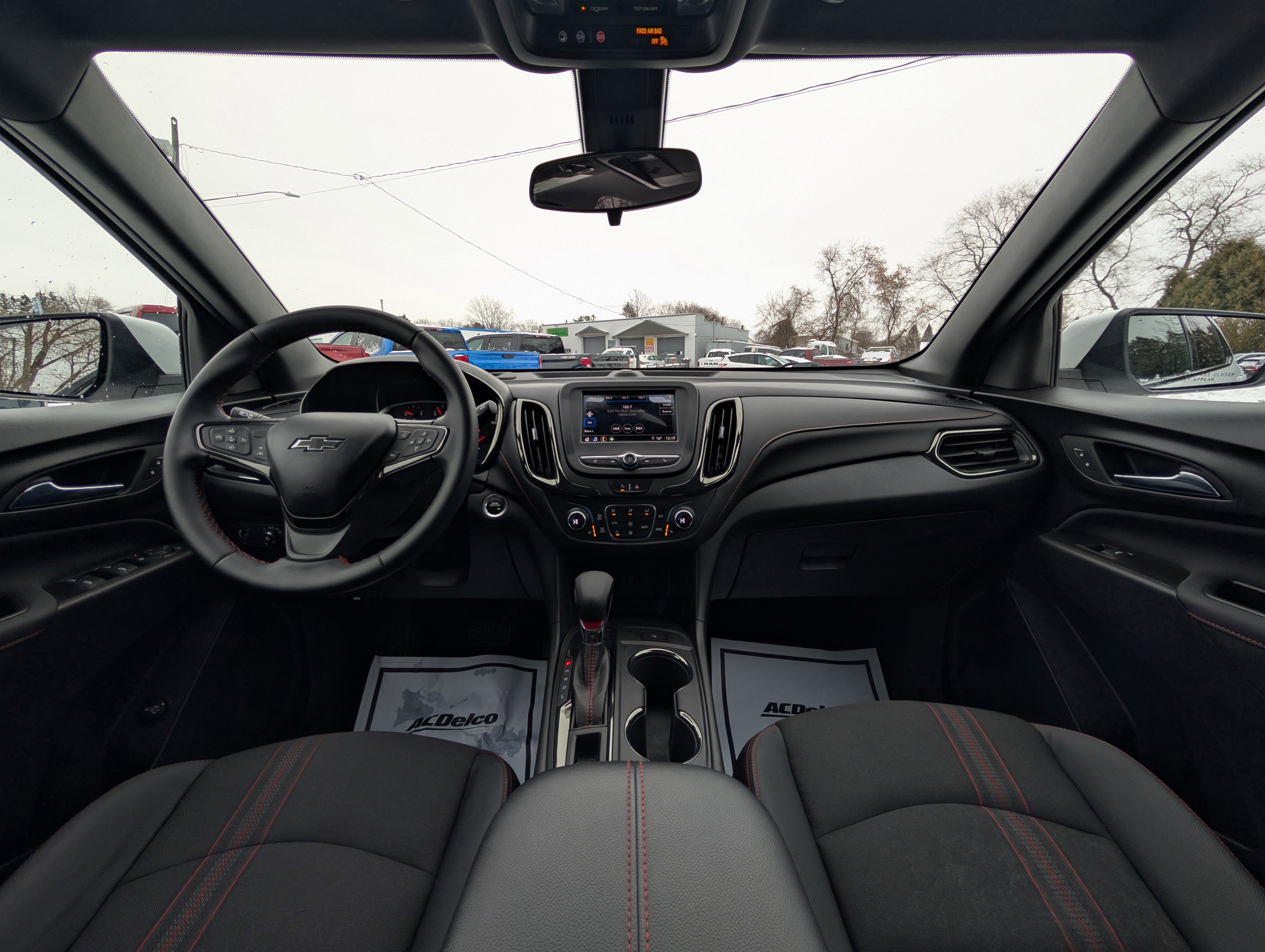 Used 2023 Chevrolet Equinox RS image 2