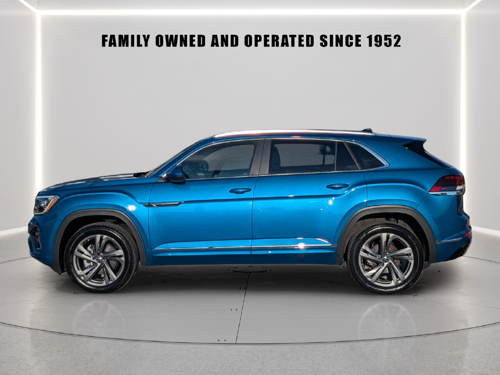 Certified 2024 Volkswagen Atlas Cross Sport SEL R-Line AWD/4WD image 3