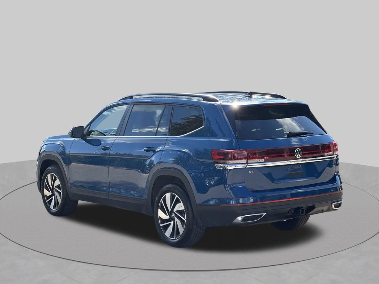 Used 2026 Volkswagen Atlas SE FWD image 3