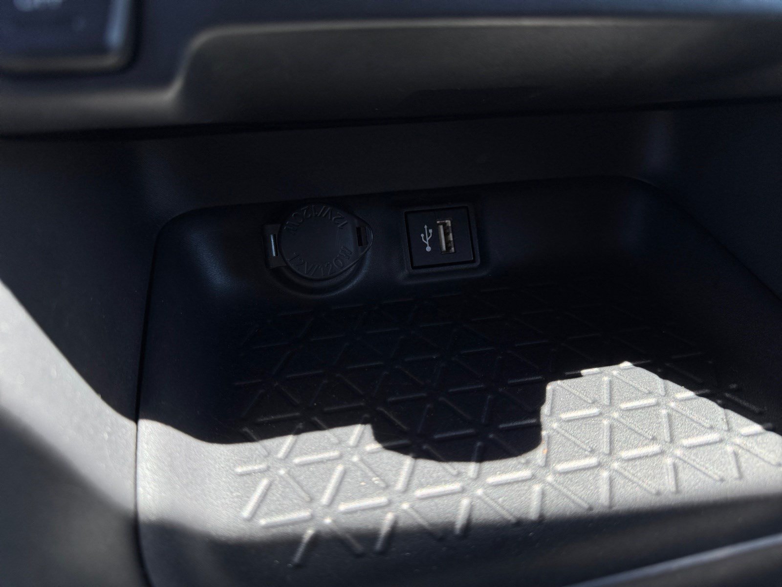 Used 2025 Toyota RAV4 LE AWD/4WD image 29