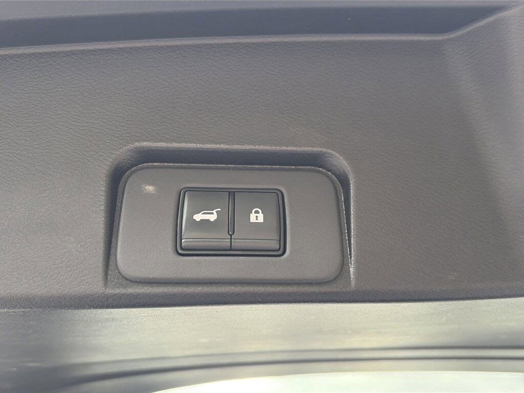 Used 2023 Nissan Rogue SV w/ SV Premium B Package image 11