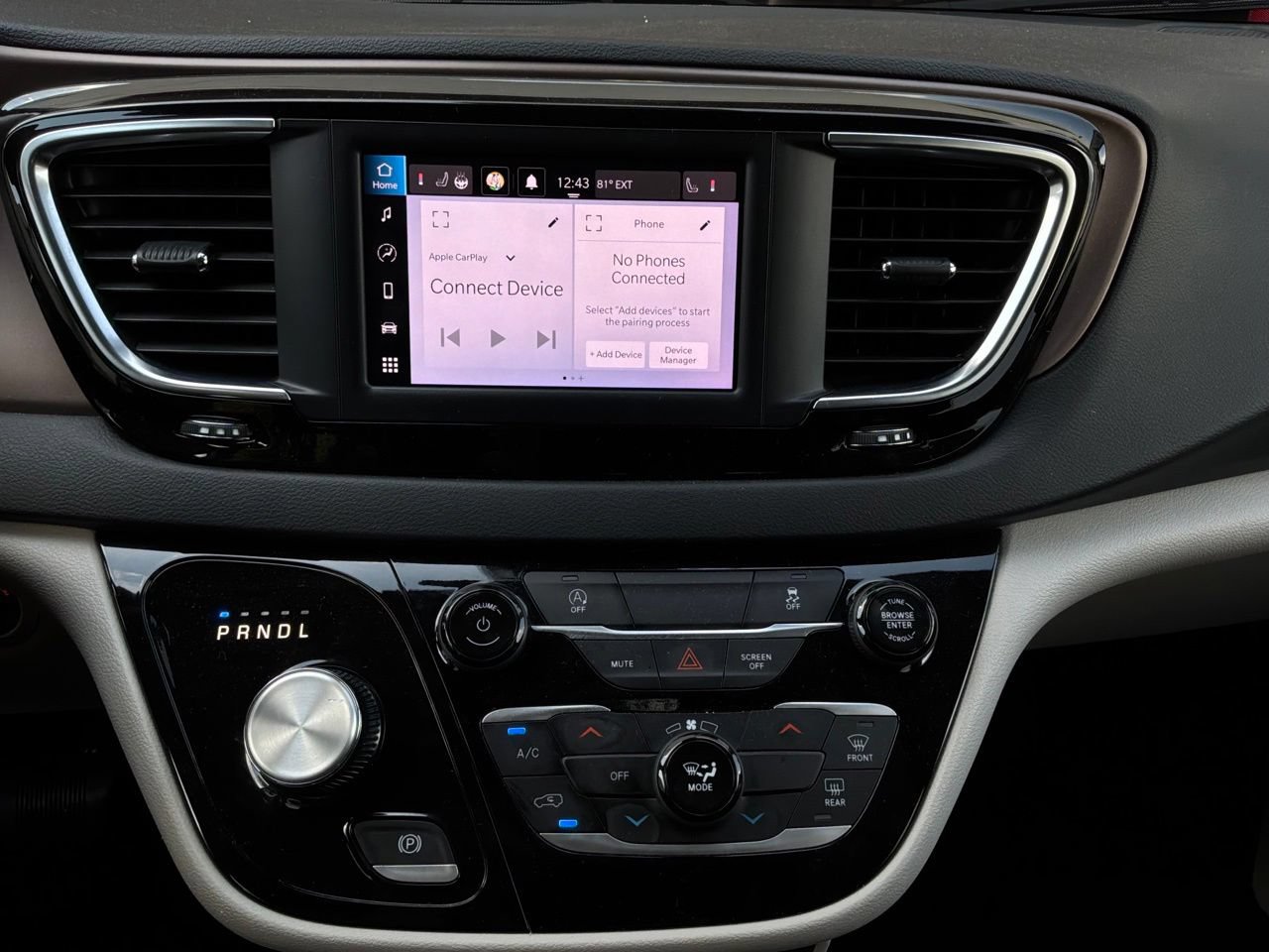 Used 2024 Chrysler Voyager LX FWD image 29
