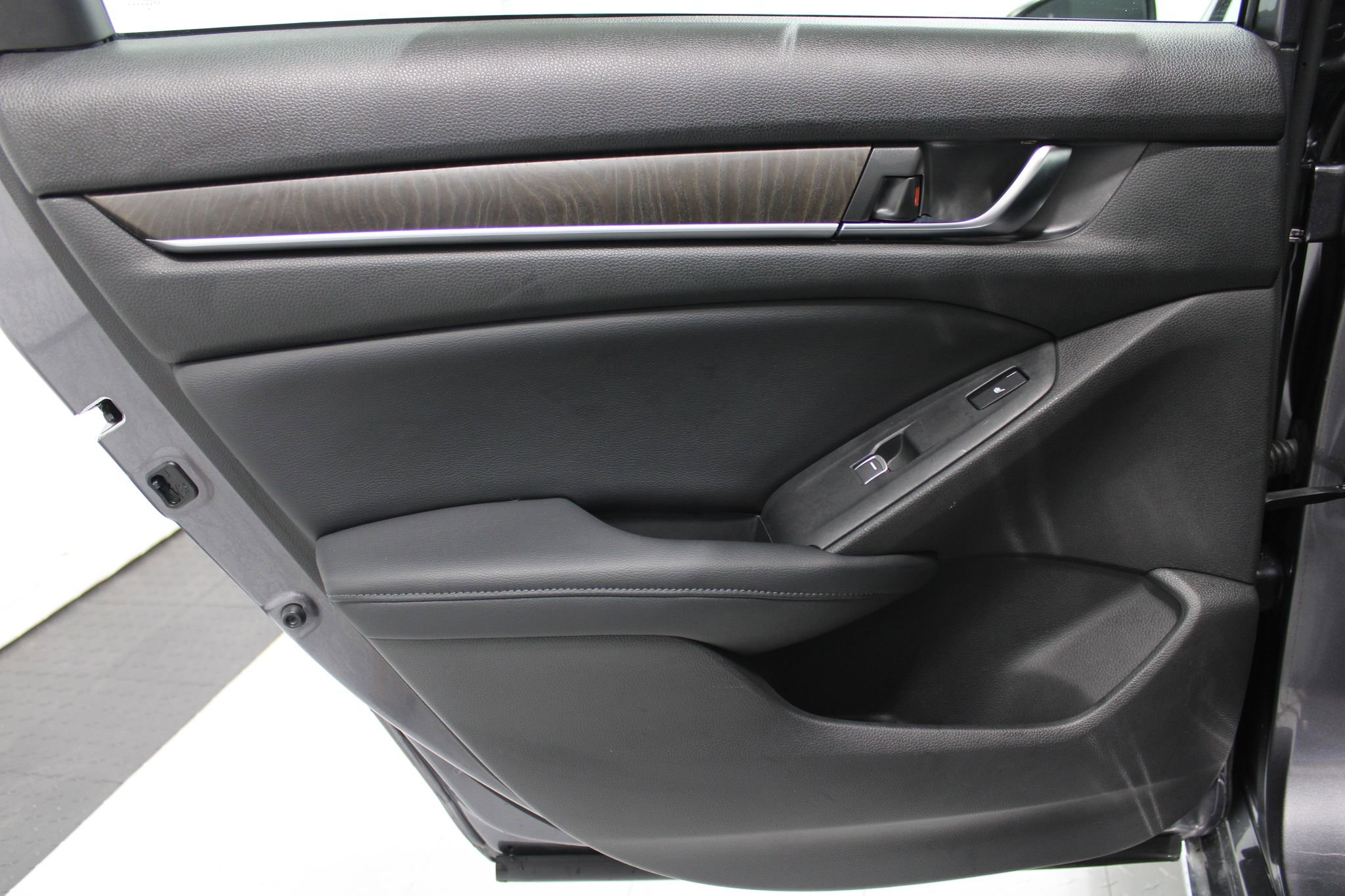 Used 2018 Honda Accord Touring image 15