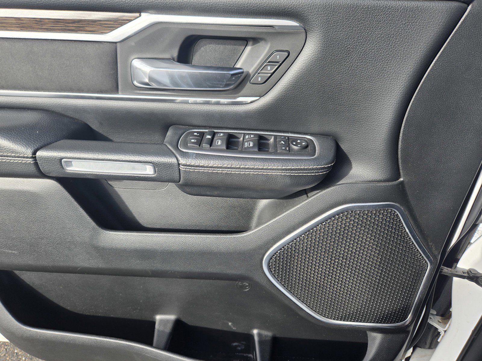 Used 2020 RAM 1500 Laramie image 16