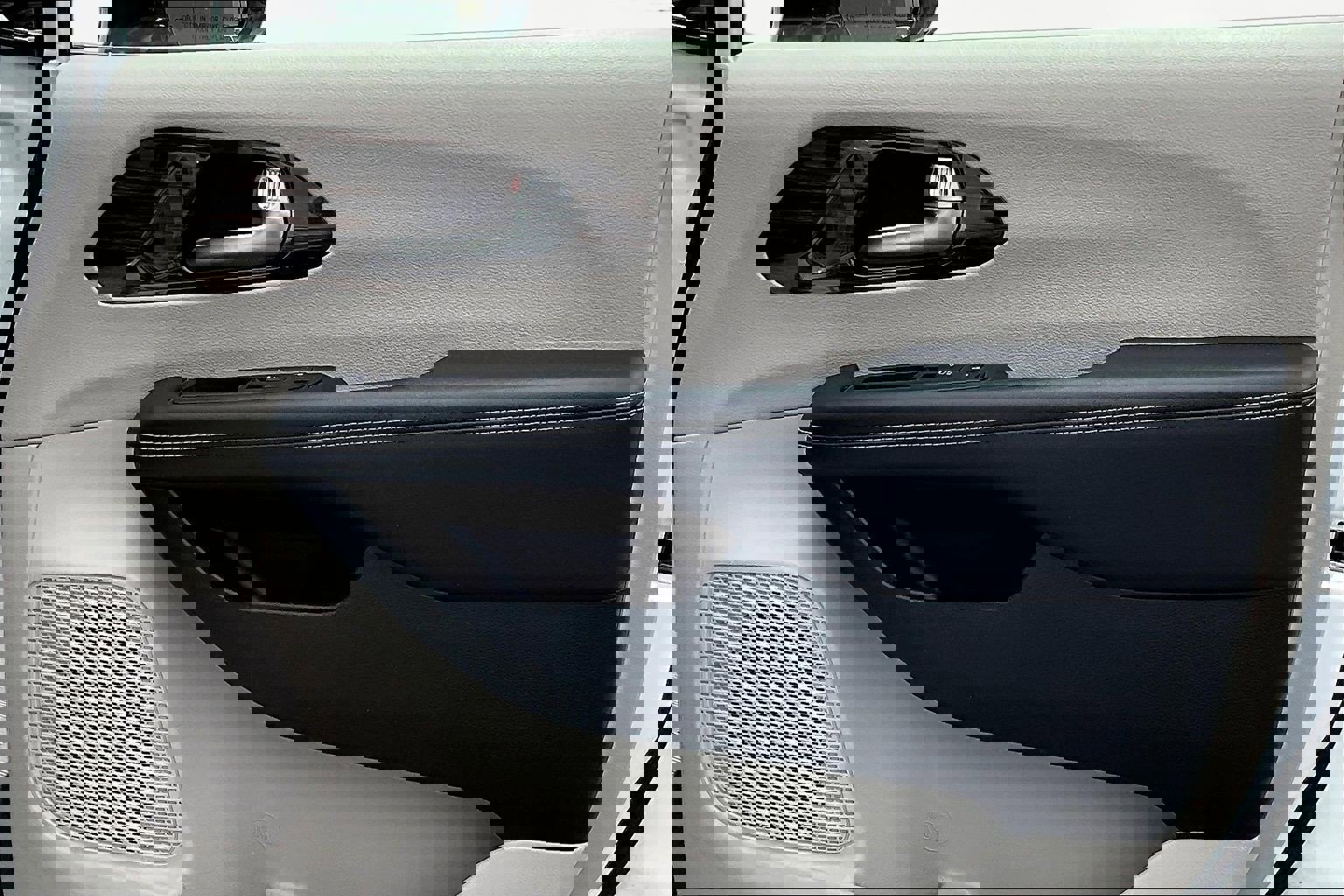 Used 2023 Chrysler Pacifica Limited image 29