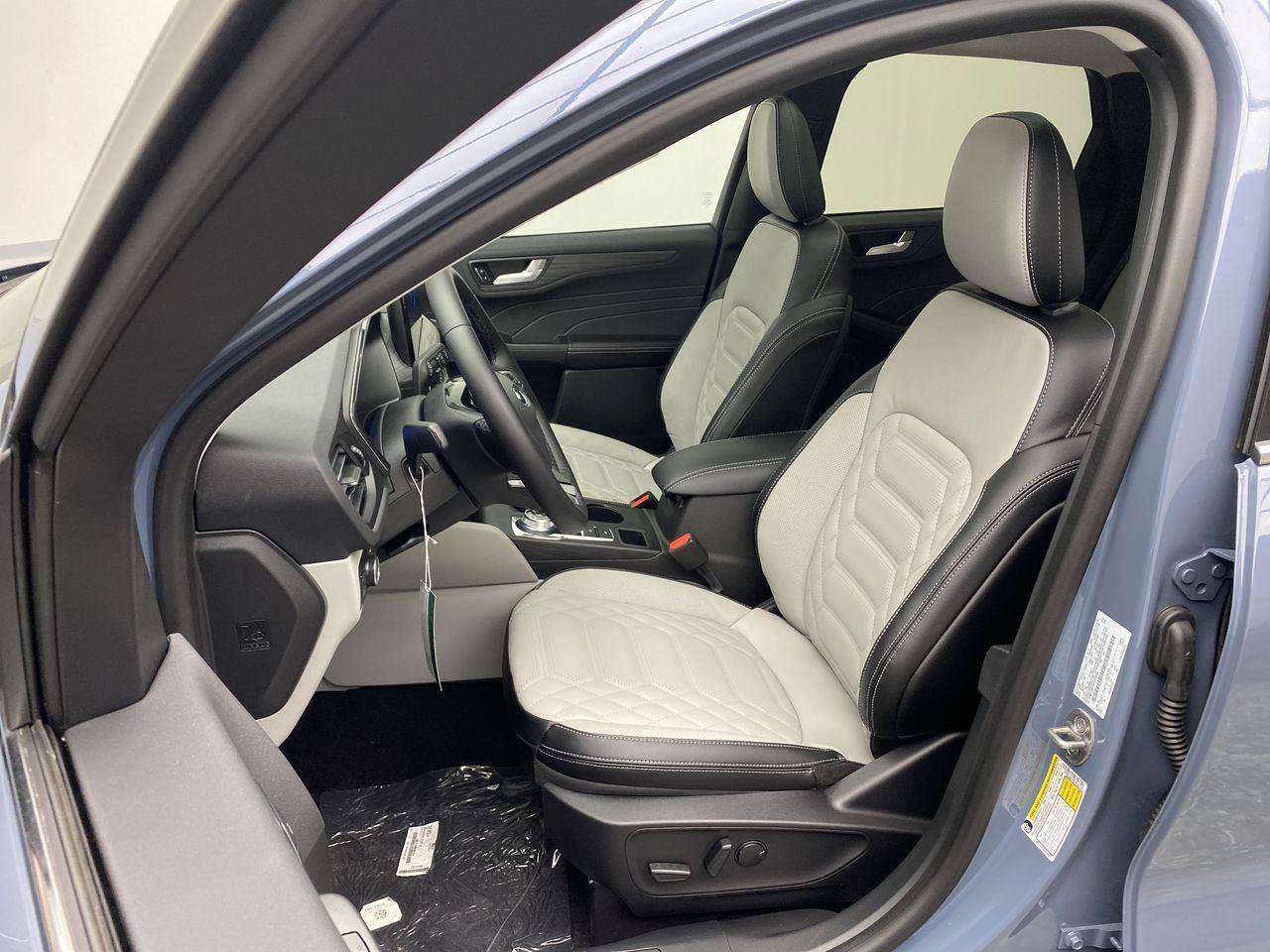 New 2024 Ford Escape SE w/ PHEV Premium Package FWD image 9
