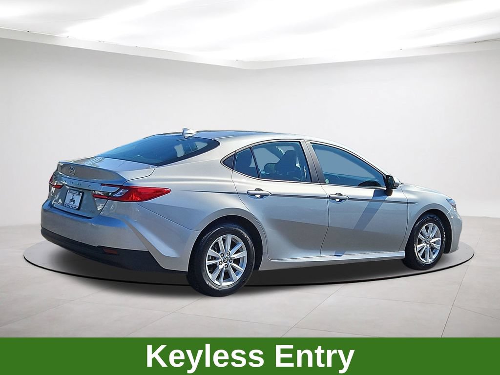 Used 2025 Toyota Camry SE FWD image 7